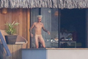 PAY-Justin-Bieber-goes-swimming-naked-in-his-water-villas-pool-in-front-of-rumoured-new-girlfriend-model-Jayde-Pierce-2