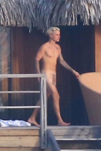PAY-Justin-Bieber-goes-swimming-naked-in-his-water-villas-pool-in-front-of-rumoured-new-girlfriend-model-Jayde-Pierce-3