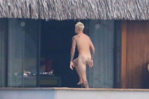 PAY-Justin-Bieber-goes-swimming-naked-in-his-water-villas-pool-in-front-of-rumoured-new-girlfriend-model-Jayde-Pierce