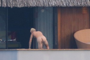 PAY-Justin-Bieber-goes-swimming-naked-in-his-water-villas-pool-in-front-of-rumoured-new-girlfriend-model-Jayde-Pierce-5