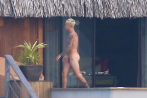 PAY-Justin-Bieber-goes-swimming-naked-in-his-water-villas-pool-in-front-of-rumoured-new-girlfriend-model-Jayde-Pierce-6