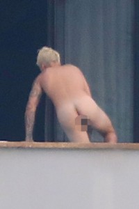 PAY-Justin-Bieber-goes-swimming-naked-in-his-water-villas-pool-in-front-of-rumoured-new-girlfriend-model-Jayde-Pierce-7